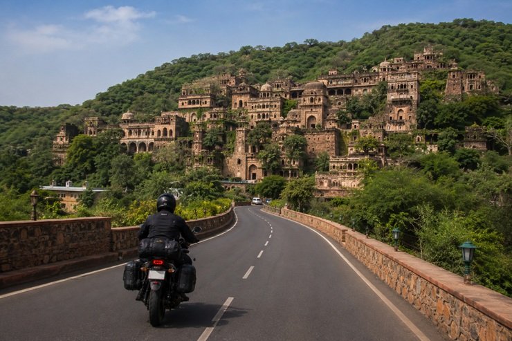 bike trips from delhi Delhi to Neemrana Fort