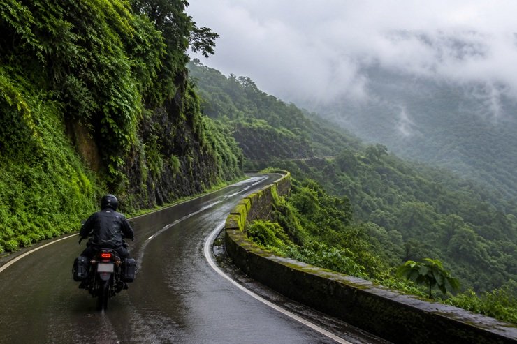 monsoon bike ride in maharashtra Amboli Ghat