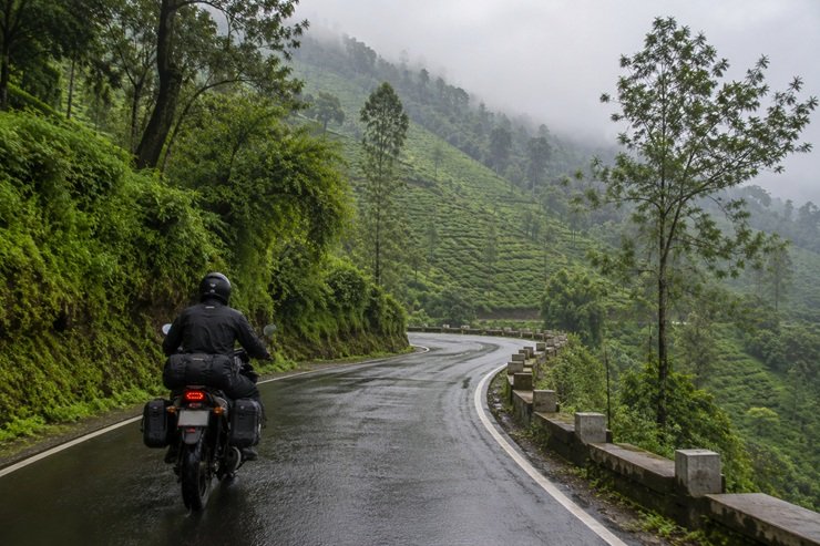 monsoon bike ride places Kochi to Munnar Kerala
